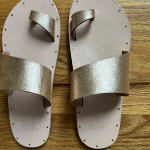Beek Finch/ pale pink/gold handmade leather sandals Women 7 Mexico,w/flaw NWOT